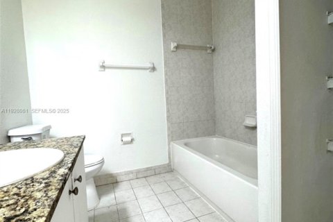 Снять в аренду кондоминиум в Хомстед, Флорида 3 спальни, 98.48м2, № 1988260 - фото 13