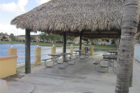 Снять в аренду кондоминиум в Хомстед, Флорида 3 спальни, 98.48м2, № 1988260 - фото 10