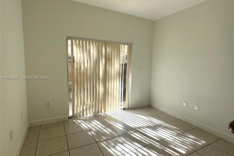 Снять в аренду кондоминиум в Хомстед, Флорида 3 спальни, 98.48м2, № 1988260 - фото 9