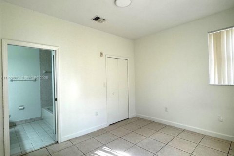 Снять в аренду кондоминиум в Хомстед, Флорида 3 спальни, 98.48м2, № 1988260 - фото 12