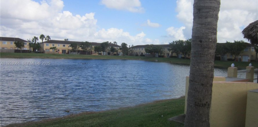 Кондоминиум с 3 спальнями в Хомстед, Флорида № 1988260