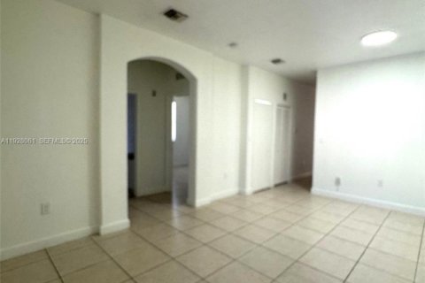 Снять в аренду кондоминиум в Хомстед, Флорида 3 спальни, 98.48м2, № 1988260 - фото 16