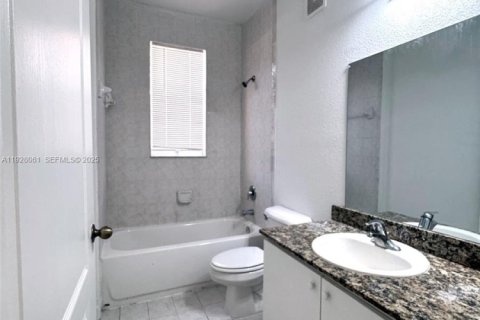 Снять в аренду кондоминиум в Хомстед, Флорида 3 спальни, 98.48м2, № 1988260 - фото 23