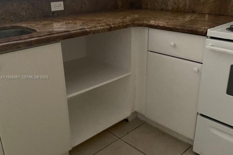 Снять в аренду кондоминиум в Хомстед, Флорида 3 спальни, 98.48м2, № 1988260 - фото 4