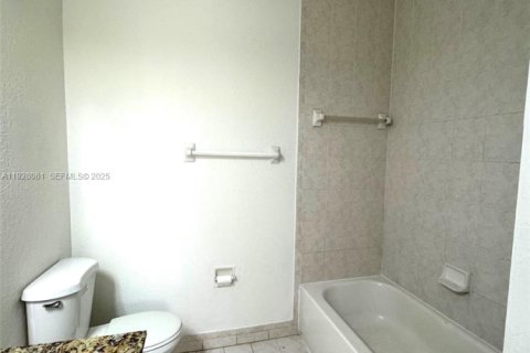 Снять в аренду кондоминиум в Хомстед, Флорида 3 спальни, 98.48м2, № 1988260 - фото 15