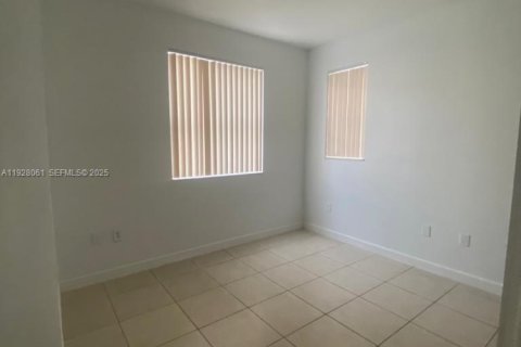 Снять в аренду кондоминиум в Хомстед, Флорида 3 спальни, 98.48м2, № 1988260 - фото 3