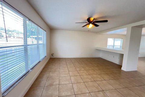 House in Orlando, Florida 4 bedrooms, 270.62 sq.m. № 1721101 - photo 5
