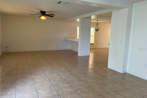 House in Orlando, Florida 4 bedrooms, 270.62 sq.m. № 1721101 - photo 7