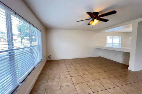 House in Orlando, Florida 4 bedrooms, 270.62 sq.m. № 1721101 - photo 4