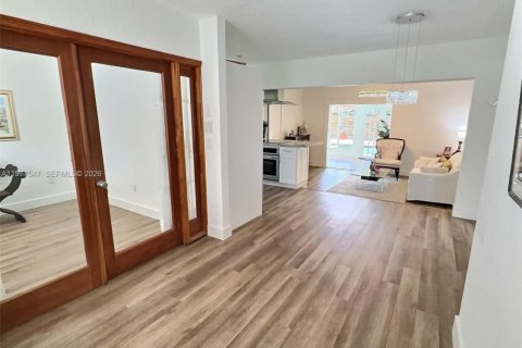 House in Miami, Florida 3 bedrooms, 140.28 sq.m. № 2042587 - photo 21