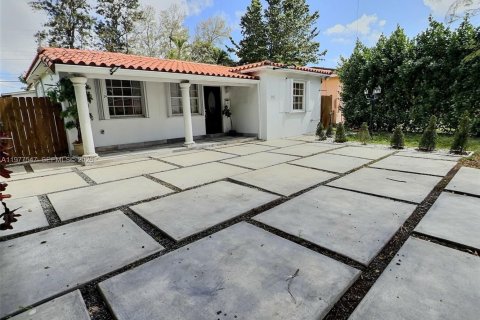 House in Miami, Florida 3 bedrooms, 140.28 sq.m. № 2042587 - photo 8