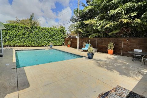 House in Miami, Florida 3 bedrooms, 140.28 sq.m. № 2042587 - photo 6