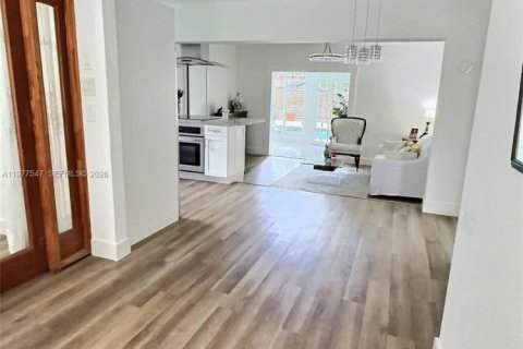 House in Miami, Florida 3 bedrooms, 140.28 sq.m. № 2042587 - photo 24