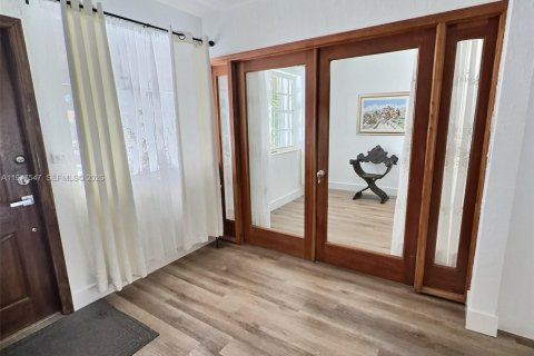 House in Miami, Florida 3 bedrooms, 140.28 sq.m. № 2042587 - photo 22