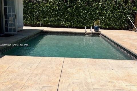 House in Miami, Florida 3 bedrooms, 140.28 sq.m. № 2042587 - photo 2