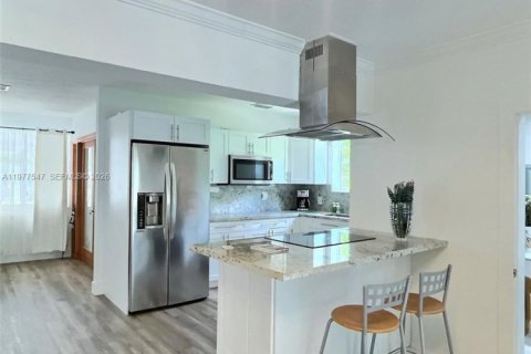 House in Miami, Florida 3 bedrooms, 140.28 sq.m. № 2042587 - photo 18