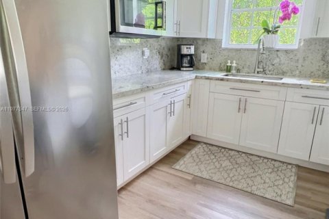 House in Miami, Florida 3 bedrooms, 140.28 sq.m. № 2042587 - photo 15