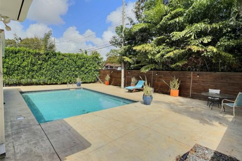 House in Miami, Florida 3 bedrooms, 140.28 sq.m. № 2042587 - photo 5