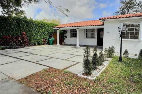 House in Miami, Florida 3 bedrooms, 140.28 sq.m. № 2042587 - photo 10