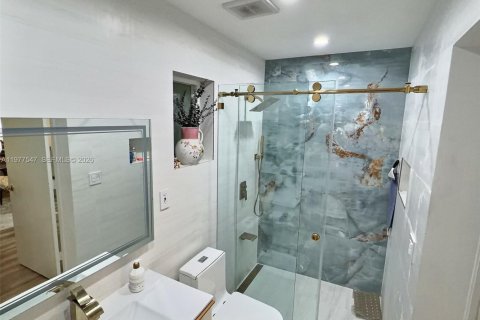 House in Miami, Florida 3 bedrooms, 140.28 sq.m. № 2042587 - photo 28