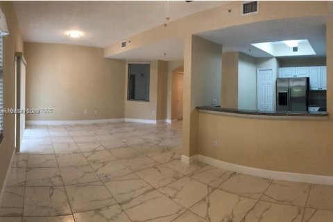 Apartamento en alquiler en Doral, Florida, 3 dormitorios, 112.13 m2 № 1975755 - foto 3