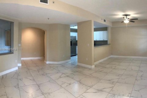 Apartamento en alquiler en Doral, Florida, 3 dormitorios, 112.13 m2 № 1975755 - foto 2