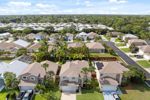 House in Stuart, Florida 4 bedrooms, 185.71 sq.m. № 2243497 - photo 30
