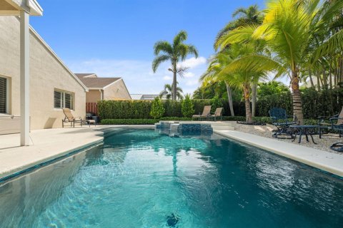 House in Stuart, Florida 4 bedrooms, 185.71 sq.m. № 2243497 - photo 2