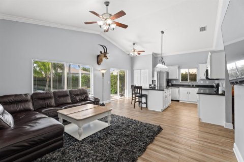 House in Stuart, Florida 4 bedrooms, 185.71 sq.m. № 2243497 - photo 11