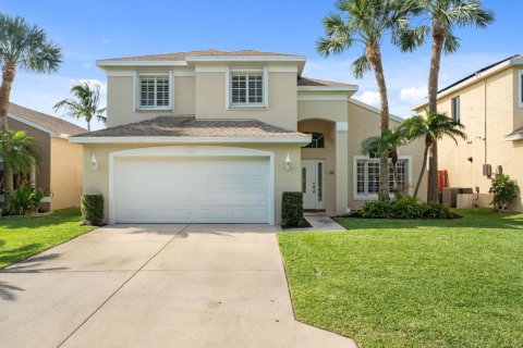 House in Stuart, Florida 4 bedrooms, 185.71 sq.m. № 2243497