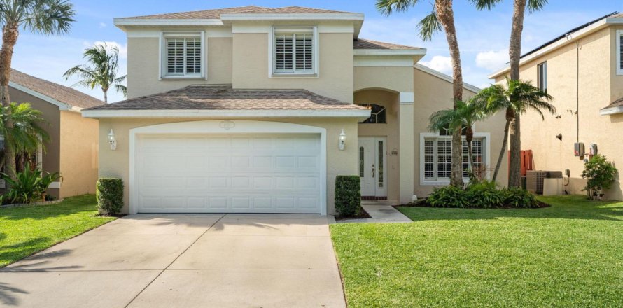 House in Stuart, Florida 4 bedrooms, 185.71 sq.m. № 2243497