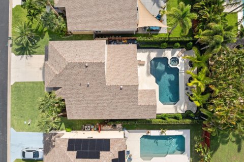 House in Stuart, Florida 4 bedrooms, 185.71 sq.m. № 2243497 - photo 6