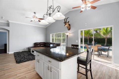 House in Stuart, Florida 4 bedrooms, 185.71 sq.m. № 2243497 - photo 8