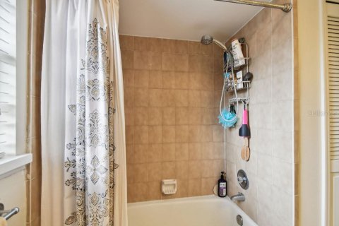 House in Orlando, Florida 3 bedrooms, 190.54 sq.m. № 1805444 - photo 30
