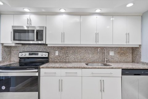 Condominio en venta en Hallandale Beach, Florida, 3 dormitorios, 126.35 m2 № 1716168 - foto 7