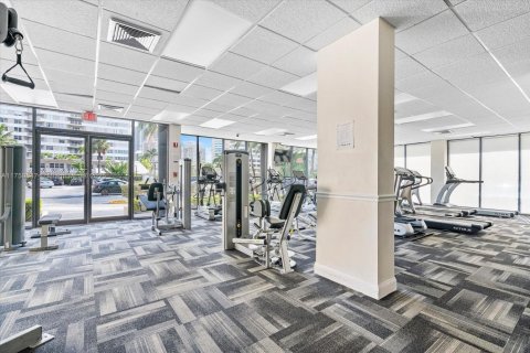 Condominio en venta en Hallandale Beach, Florida, 3 dormitorios, 126.35 m2 № 1716168 - foto 17