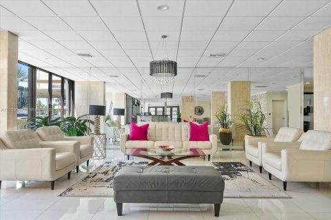 Condominio en venta en Hallandale Beach, Florida, 3 dormitorios, 126.35 m2 № 1716168 - foto 19