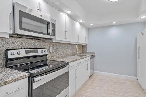 Condominio en venta en Hallandale Beach, Florida, 3 dormitorios, 126.35 m2 № 1716168 - foto 6