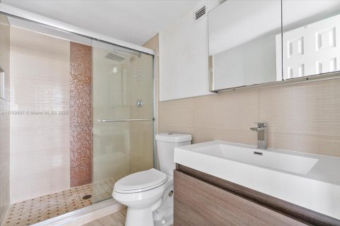 Condominio en venta en Hallandale Beach, Florida, 3 dormitorios, 126.35 m2 № 1716168 - foto 15