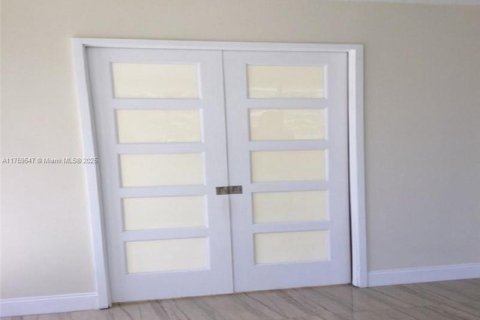 Condominio en venta en Hallandale Beach, Florida, 3 dormitorios, 126.35 m2 № 1716168 - foto 5