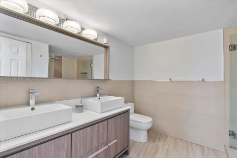 Condominio en venta en Hallandale Beach, Florida, 3 dormitorios, 126.35 m2 № 1716168 - foto 13