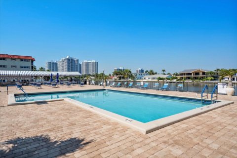 Condominio en venta en Hallandale Beach, Florida, 3 dormitorios, 126.35 m2 № 1716168 - foto 23