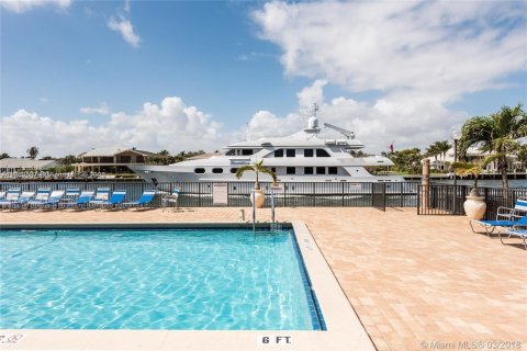 Condominio en venta en Hallandale Beach, Florida, 3 dormitorios, 126.35 m2 № 1716168 - foto 21