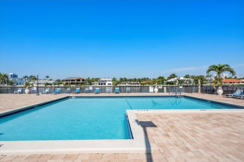 Condominio en venta en Hallandale Beach, Florida, 3 dormitorios, 126.35 m2 № 1716168 - foto 22