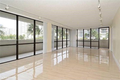 Condominio en venta en Hallandale Beach, Florida, 3 dormitorios, 126.35 m2 № 1716168 - foto 1