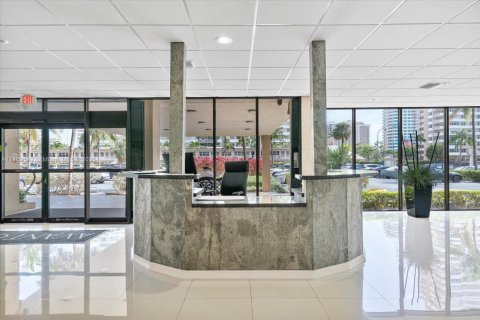 Condominio en venta en Hallandale Beach, Florida, 3 dormitorios, 126.35 m2 № 1716168 - foto 18