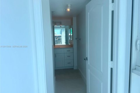 Condominio en alquiler en Miami, Florida, 2 dormitorios, 127 m2 № 2086059 - foto 11
