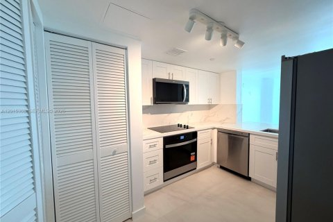 Condominio en alquiler en Miami, Florida, 2 dormitorios, 127 m2 № 2086059 - foto 3