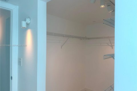 Condominio en alquiler en Miami, Florida, 2 dormitorios, 127 m2 № 2086059 - foto 14