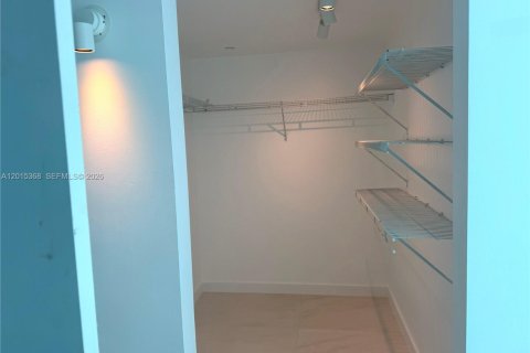 Condominio en alquiler en Miami, Florida, 2 dormitorios, 127 m2 № 2086059 - foto 20